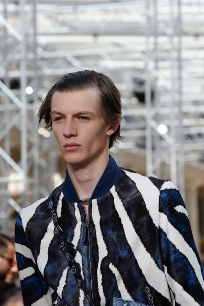 Look 93